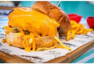 Schnitzel Coleslaw Burger görseli