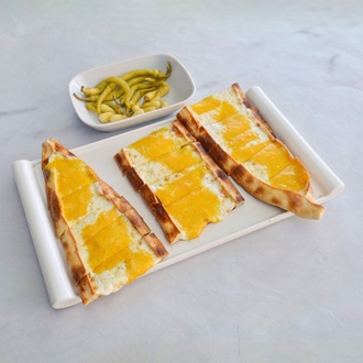 Cheddarlı Kaşarlı Pide görseli