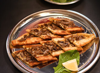 Kavurma Kaşarlı Pide görseli
