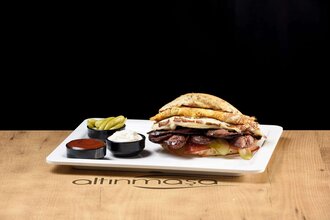 Çeşme Sucuklu Kaşarlı Yumurtalı Kumru görseli