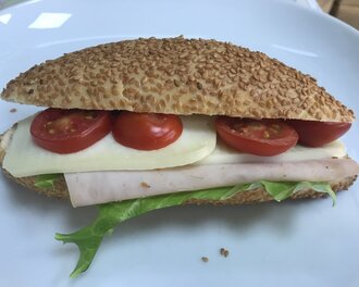 Jambonlu Kaşarlı Kumru görseli