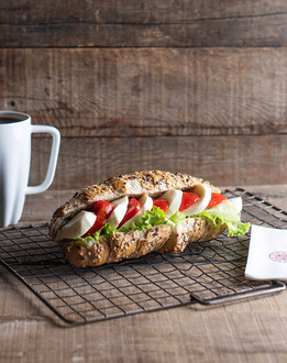 Mozzarellalı Sandviç Susamlı Ekmek görseli