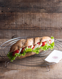 Mozzarellalı Sandviç Purpur Ekmek görseli