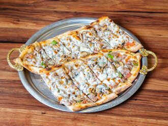 Kuşbaşılı Kaşarlı Pide görseli