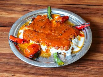 Yoğurtlu Adana Kebap görseli