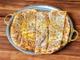 Kıymalı Kaşarlı Yumurtalı Pide görseli