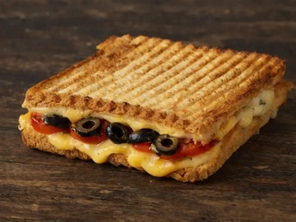 Kaşarlı Zeytinli Tost görseli