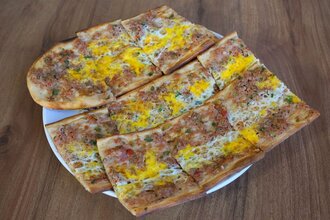 Kıymalı Yumurtalı Pide görseli