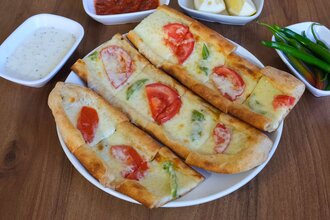 Kaşarlı Sebzeli Pide görseli