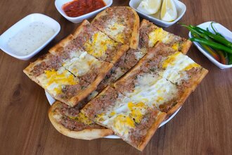 Kıymalı Kaşarlı Yumurtalı Pide görseli