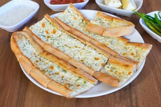 Beyaz Peynirli Kaşarlı Pide görseli