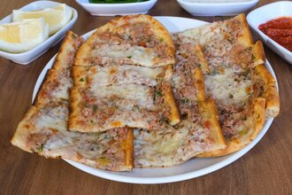 Kıymalı Kaşarlı Pide görseli