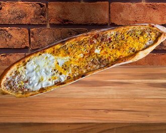 Kuşbaşılı Yumurtalı Pide görseli