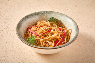 Sebzeli Noodle + Coca - Cola (33 Cl.) görseli