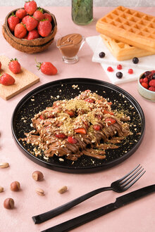 Sütlü Çikolatalı Çilekli Waffle (Küçük) görseli