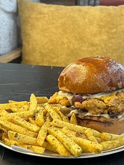 Truffle Tavuk Burger görseli