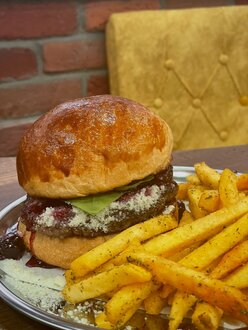 Cherry Burger görseli