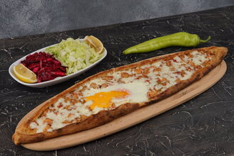 Tavuklu Kaşarlı Yumurtalı Pide görseli