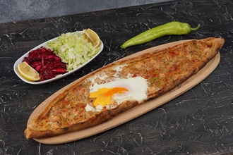 Tavuklu Yumurtalı Pide görseli