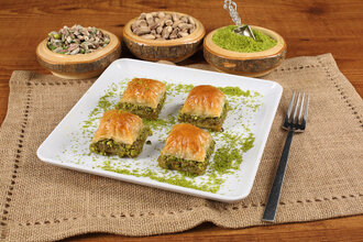 Kare Özel Baklava görseli