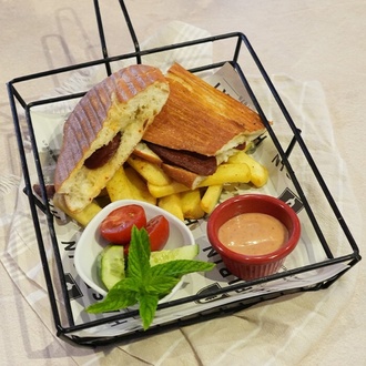 Sucuklu Tost görseli