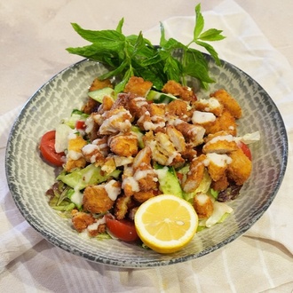 Çıtır Tavuk Salata görseli