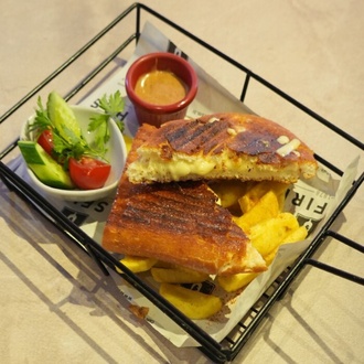 Kaşarlı Tost görseli