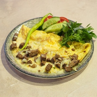 Kavurmalı Kaşarlı Omlet görseli