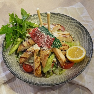 Tavuklu Sezar Salata görseli