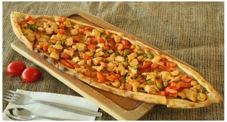 Tavuklu Zebzeli  Pide görseli