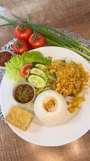 Nasi Ayam Kremes görseli