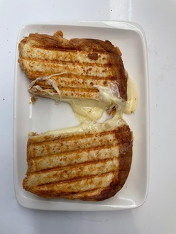 Sade Kaşarlı Tost görseli