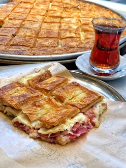 Pastırma Peynirli Börek (250 Gr.) görseli