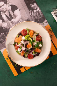 Füme Somonlu Salata görseli