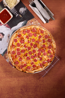 Sosisli Pizza (Büyük Boy) görseli