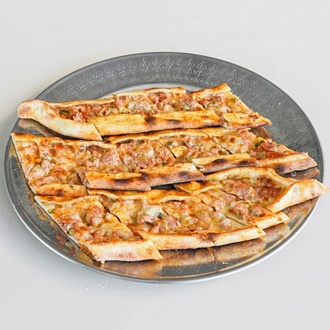 Kuşbaşılı Kaşarlı Pide görseli