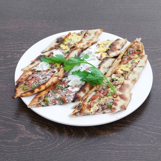 Kuşbaşılı Yumurtalı Pide görseli