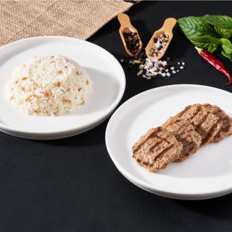 Izgara Köfte Ve Tereyağlı Pirinç Pilavı görseli
