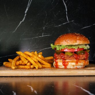 Chicken Acılı Burger Menü. görseli