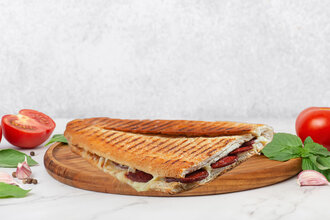 Sucuklu Kaşarlı Tost görseli
