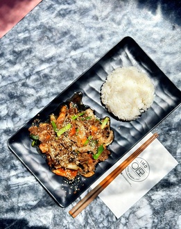 Tavuklu Japchae görseli