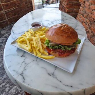 Hot Tavuk Burger görseli