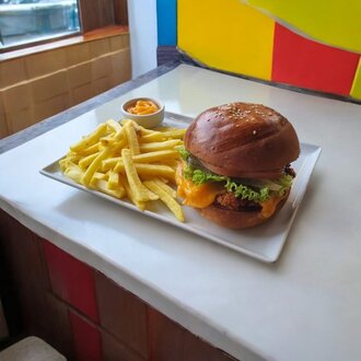 Golden Tavuk Burger görseli