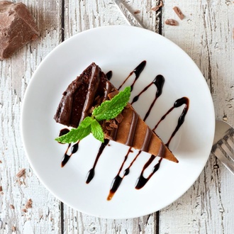 Vişneli & Çikolatalı Cheesecake (Orta Boy) görseli