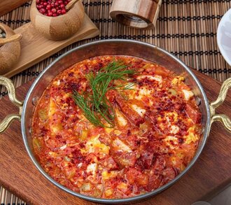 Yumurtalı Kaşarlı Menemen görseli