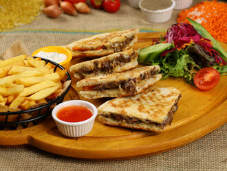 Bazlama Kavurmalı Tost görseli