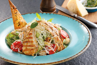 Tavuklu Sezar Salata / Caesar Chicken Salad görseli