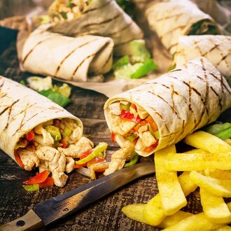 Cheddarlı Tavuk Dürüm / Chicken Wrap With Cheddar görseli
