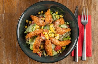 Çıtır Tavuklu Salata görseli