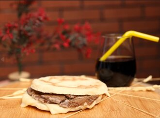 Kavurma Kaşarlı Bazlama Ekmeği görseli